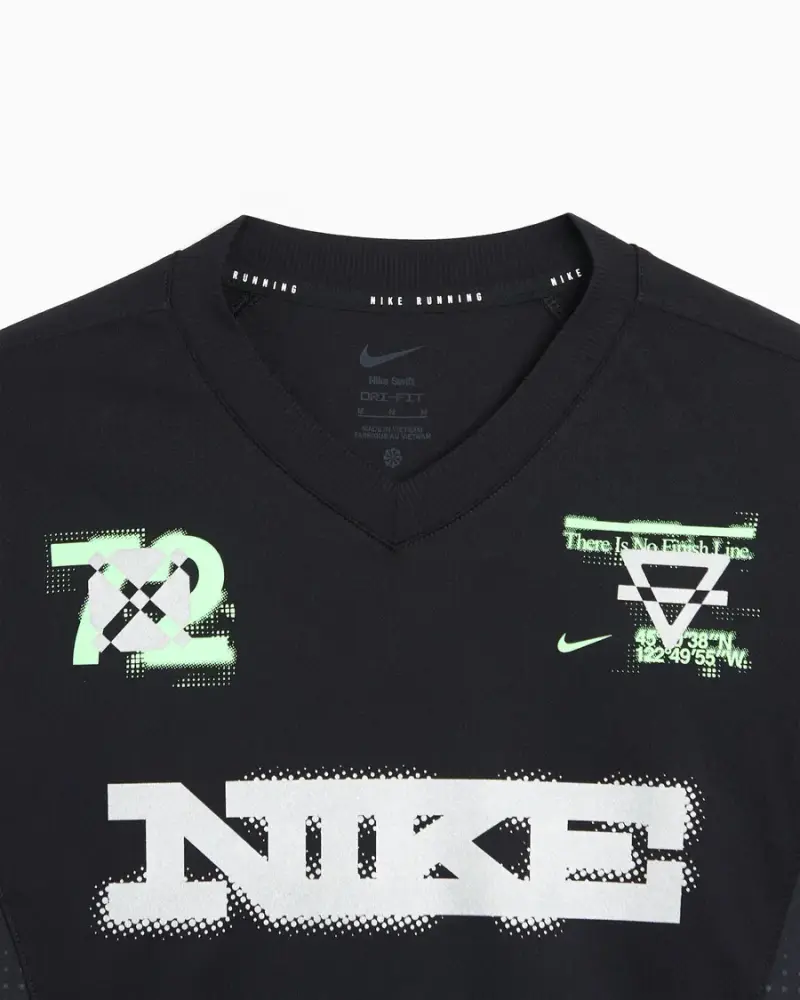 T-shirt graphique manches longues Nike Swift Running Femme Noir