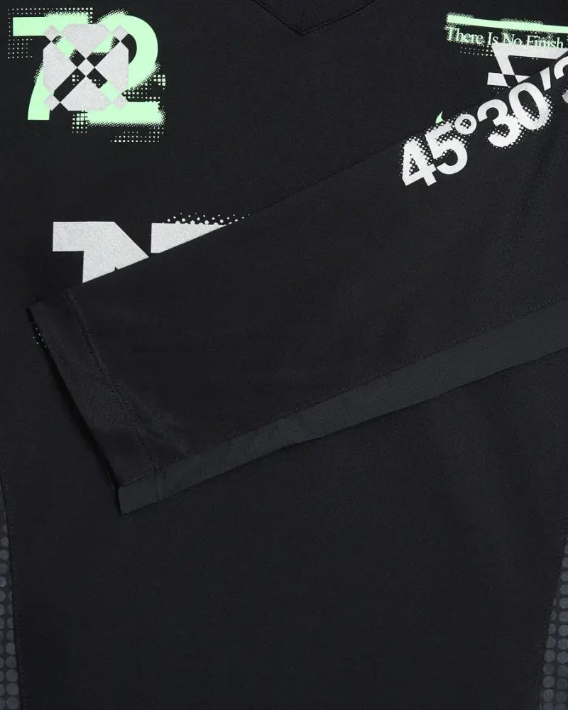 T-shirt graphique manches longues Nike Swift Running Femme Noir